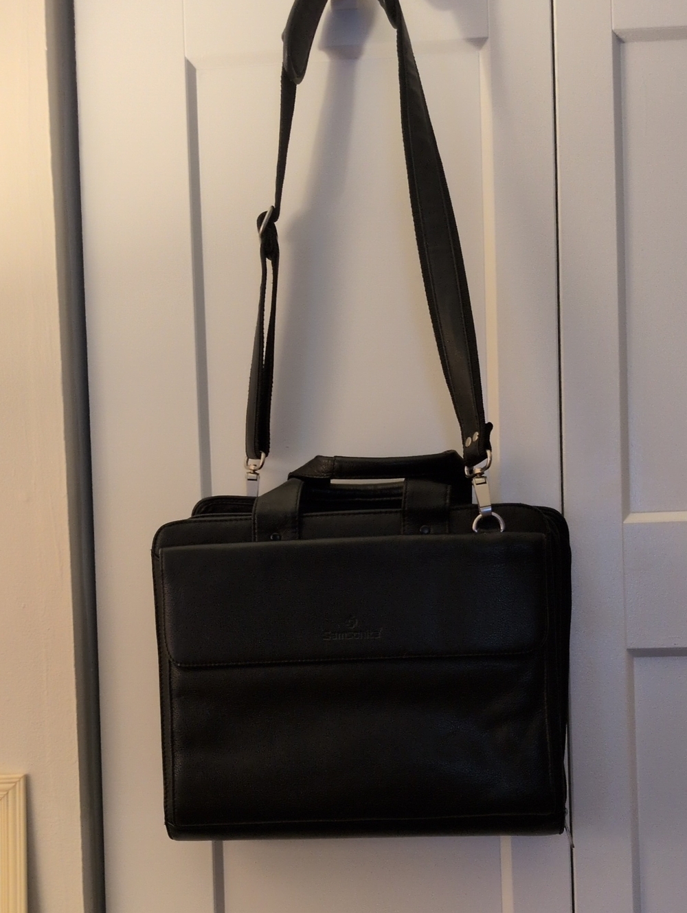 Samsonite Black Leather Briefcase/Computer Bag with Detachable Shoulder Strap